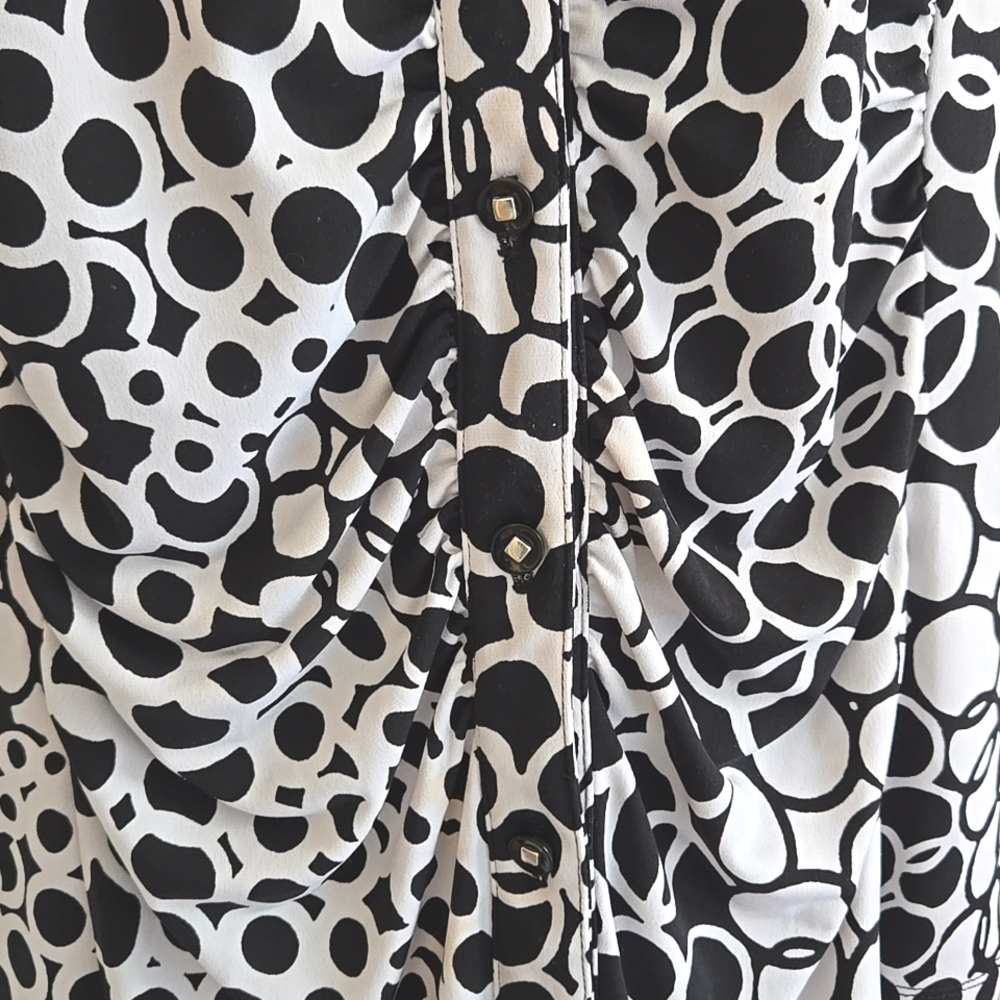 Tanjay | Black White Ruched Abstract Blouse - Picture 4 of 8